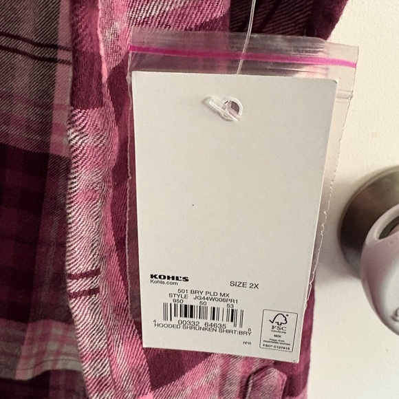 NWT- SO brand juniors plus size, cropped hooded flannel shirt, size 2x - Picture 4 of 6